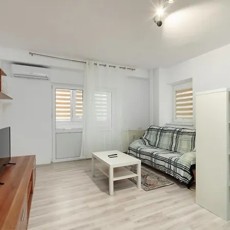 Apartment Bright Close To Alba Iulia Square With Wifi