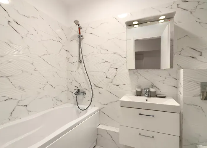 Bright Close To Alba Iulia Square With Wifi Apartment *