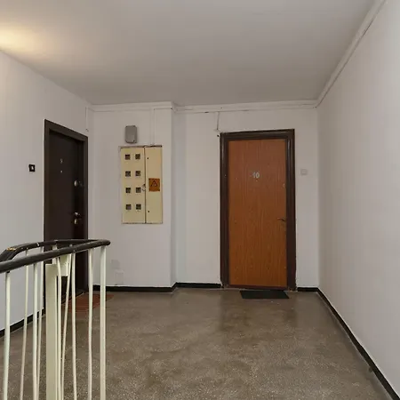 アパート Bright Close To Alba Iulia Square With Wifi ブカレスト