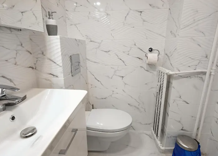 Bright Close To Alba Iulia Square With Wifi Apartman