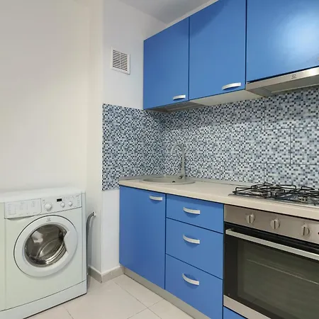 Bright Close To Alba Iulia Square With Wifi דירה