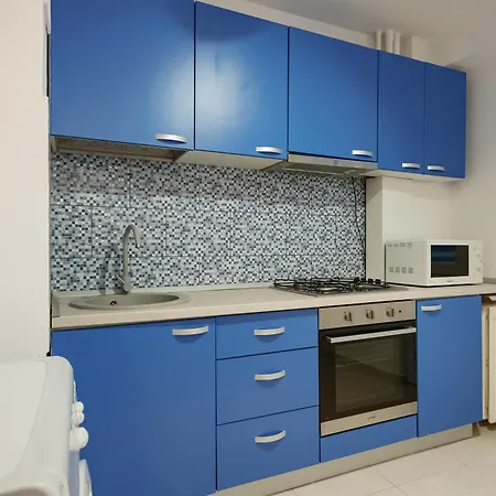 Bright Close To Alba Iulia Square With Wifi דירה בוקרשט