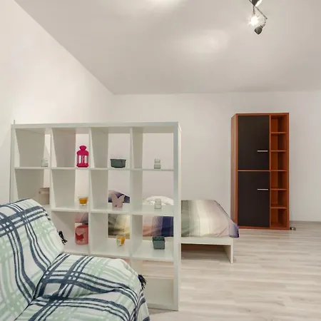 Bright Close To Alba Iulia Square With Wifi דירה *